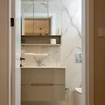 Cozy Among The Highest Floors - Free Parking *
