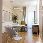 Cozy Among The Highest Floors - Free Parking Apartment *