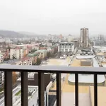 Cozy Among The Highest Floors - Free Parking Apartment *