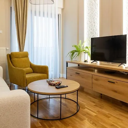 Cozy Among The Highest Floors - Free Parking *