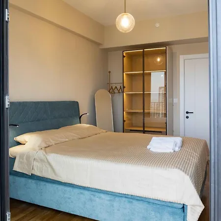 Cozy Among The Highest Floors - Free Parking *