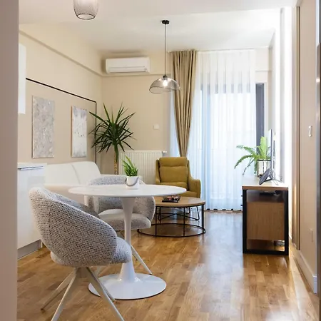 Cozy Among The Highest Floors - Free Parking Apartment *