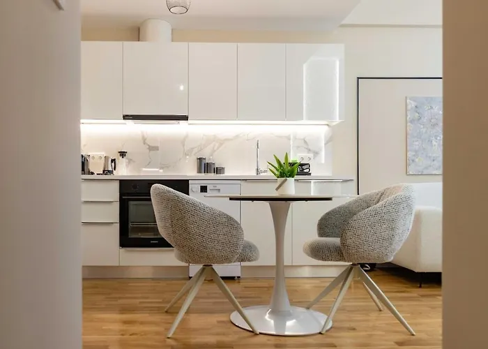 Cozy Among The Highest Floors - Free Parking Апартаменты